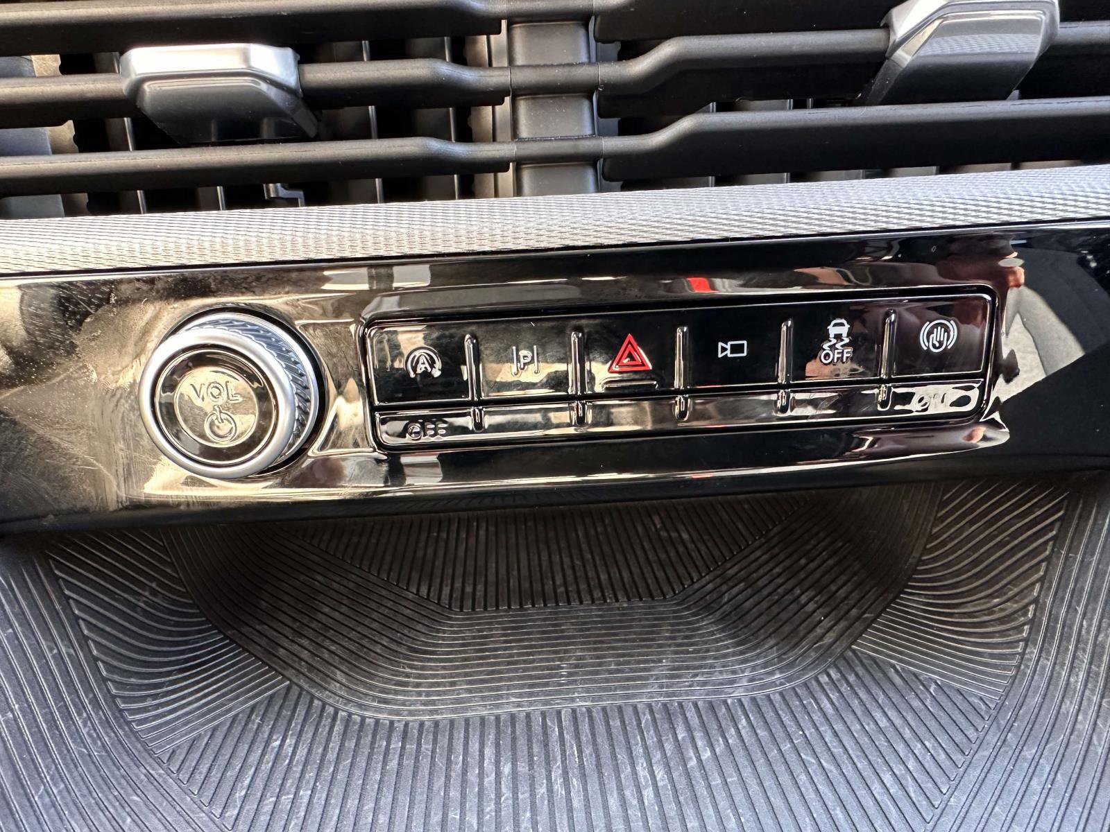 Used 2025 Ford Explorer Active image 26