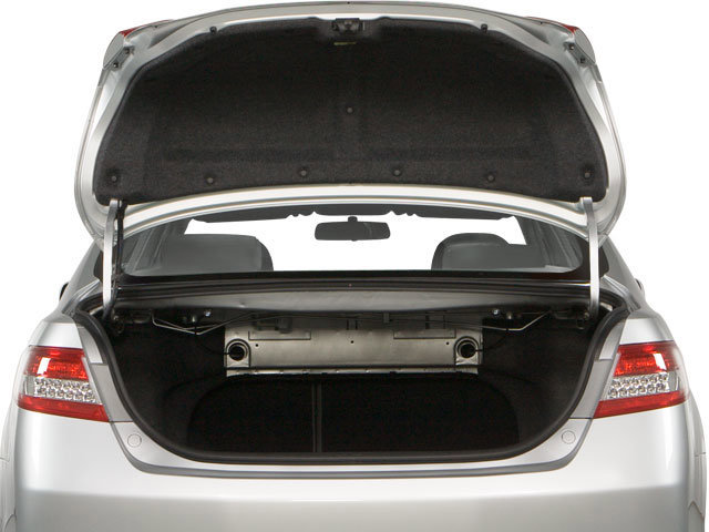 Used 2010 Toyota Camry LE FWD image 13