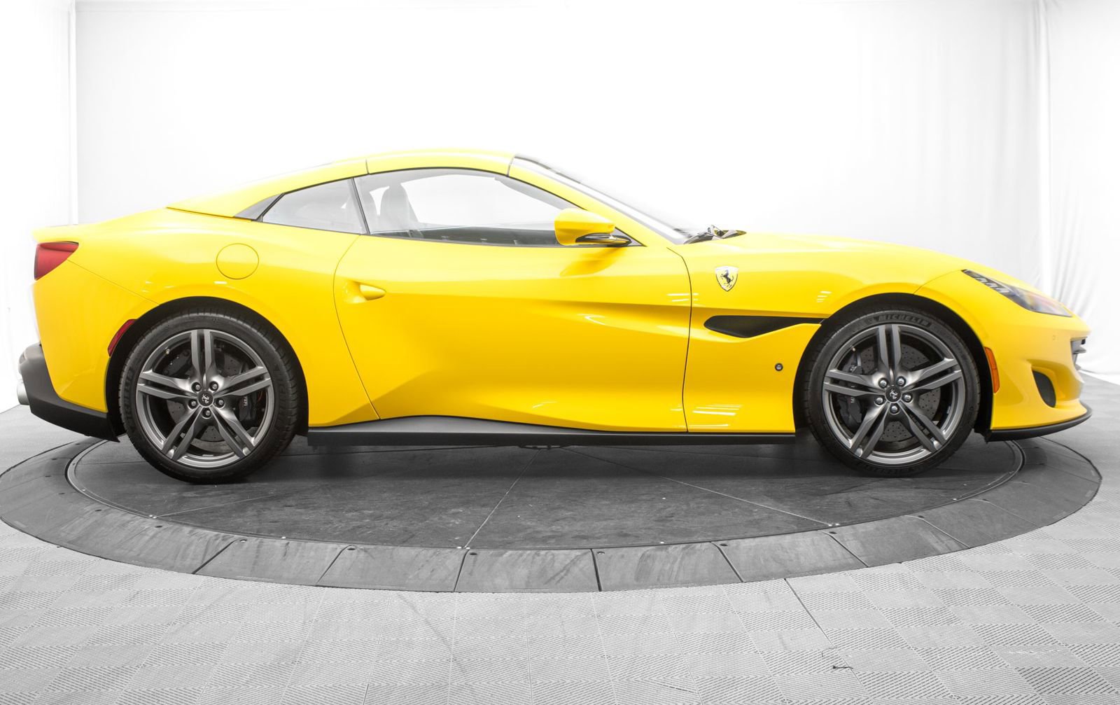 Used 2019 Ferrari Portofino RWD image 10
