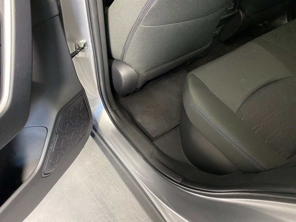 Used 2025 Toyota RAV4 SE image 26