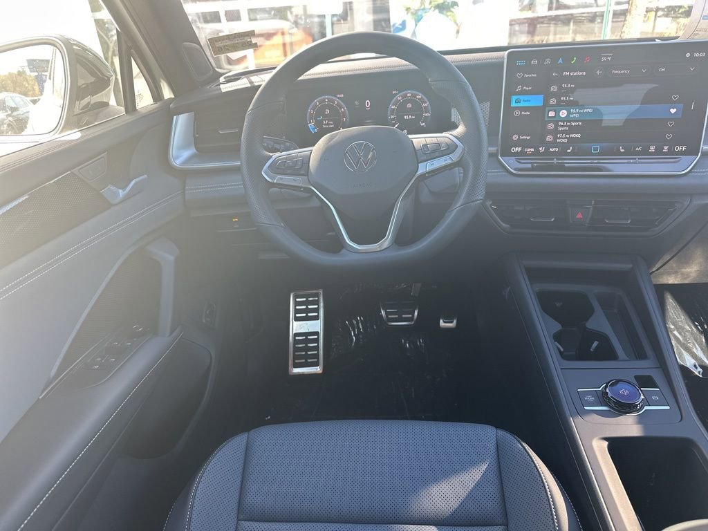 New 2025 Volkswagen Tiguan SE R-Line image 14
