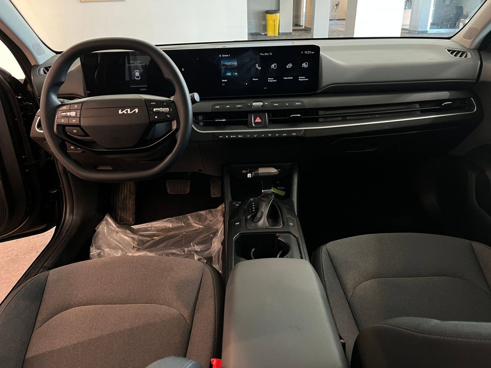 Used 2025 Kia K4 LXS image 32