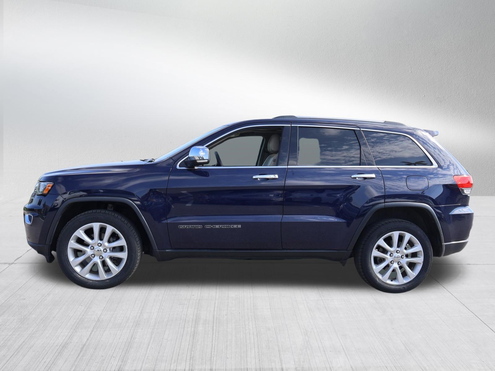 Used 2017 Jeep Grand Cherokee Limited w/ Luxury Group II AWD/4WD image 4