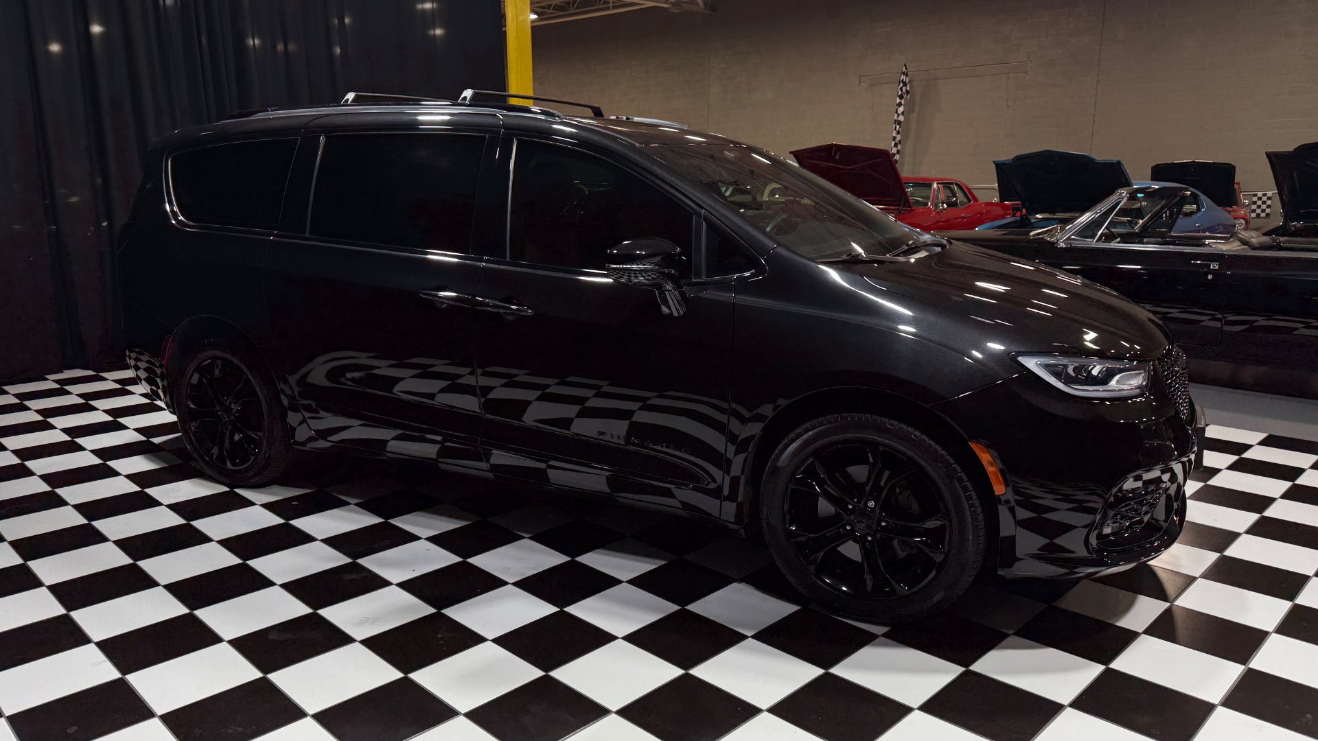 Used 2021 Chrysler Pacifica Pinnacle AWD/4WD image 10