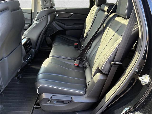 Used 2023 Acura MDX w/ Advance Package AWD/4WD image 13