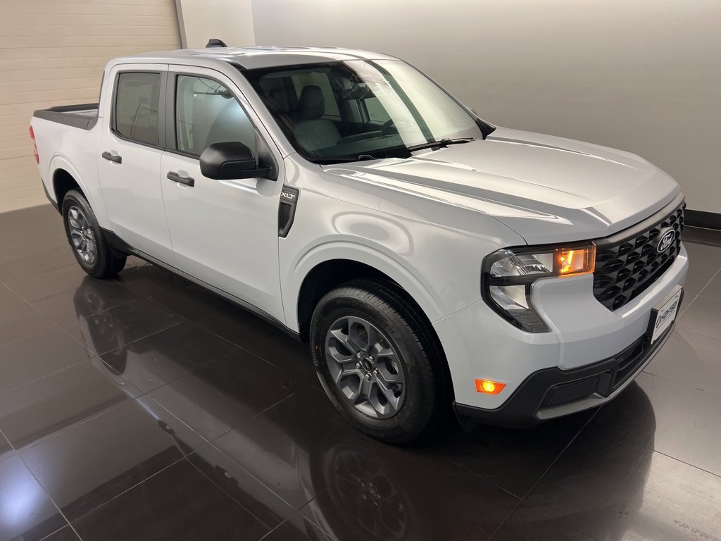 New 2025 Ford Maverick XLT w/ Equipment Group 301A