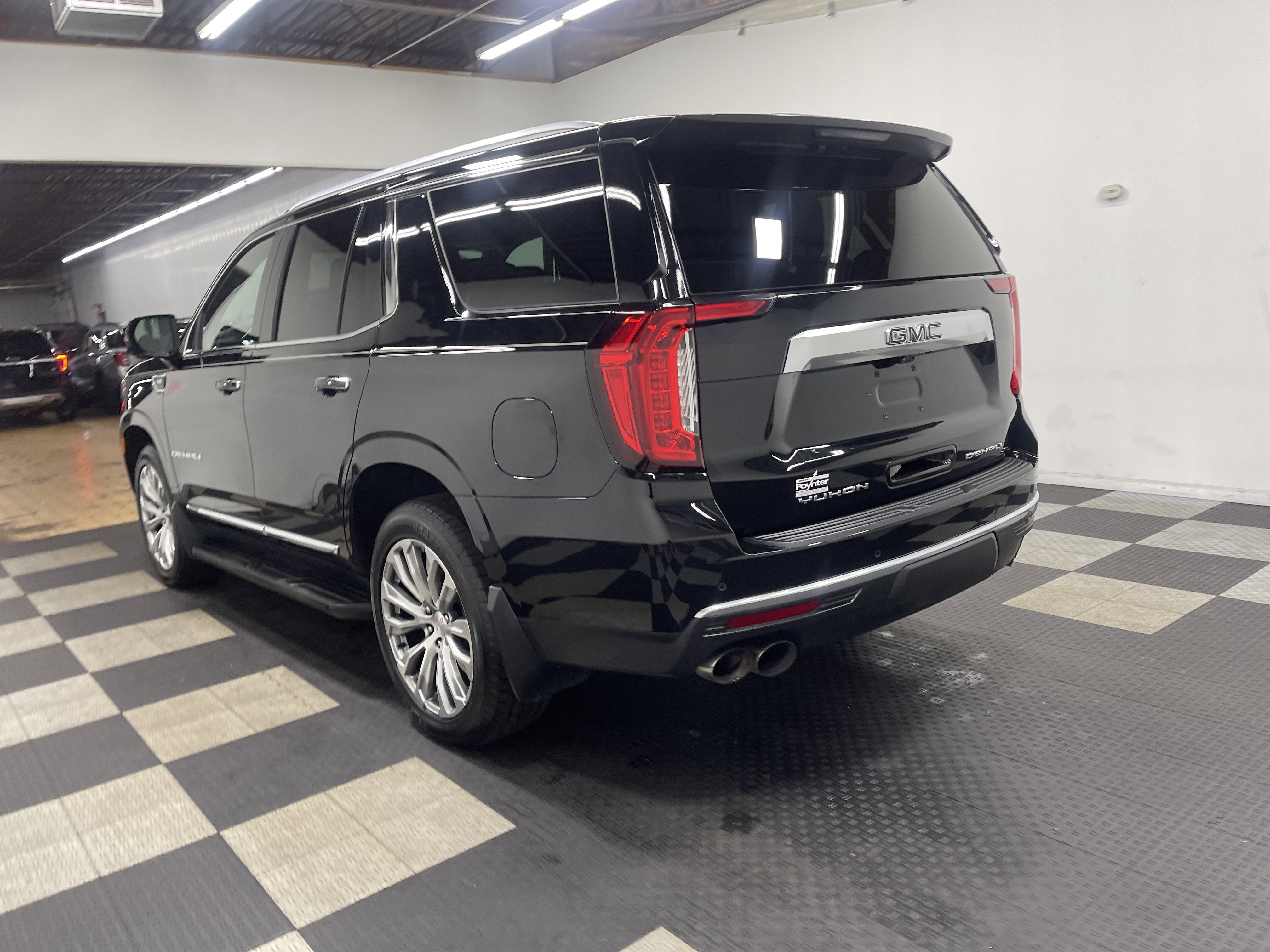 Used 2022 GMC Yukon Denali w/ Advanced Technology Package AWD/4WD image 2