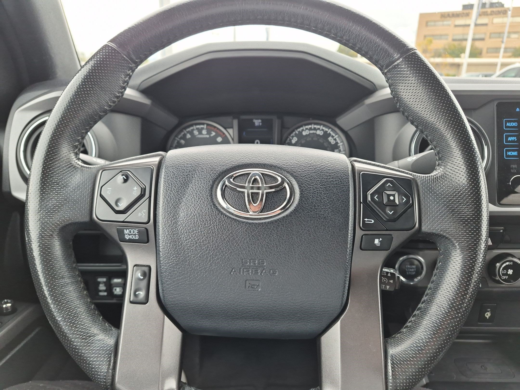 Used 2017 Toyota Tacoma TRD Sport w/ Tow Package (A/T) AWD/4WD image 18