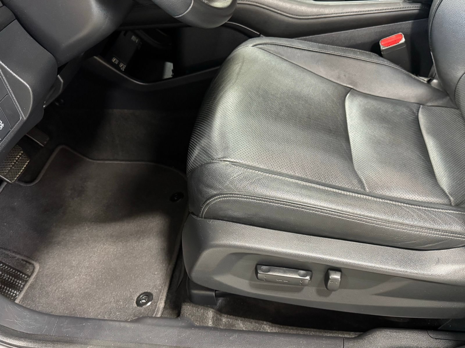 Used 2020 Honda HR-V Touring image 18