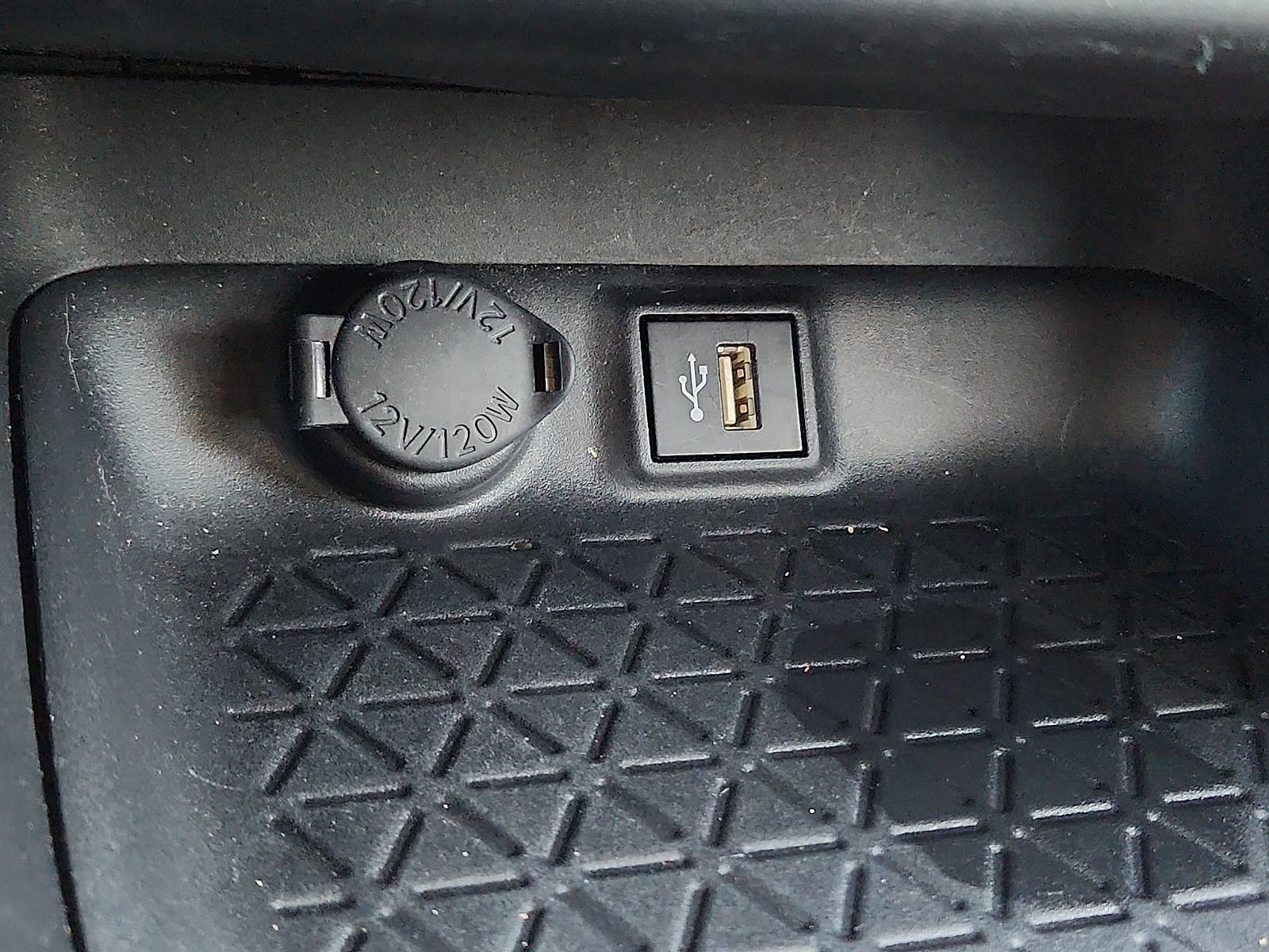 Used 2024 Toyota RAV4 XLE w/ Convenience Package FWD image 14