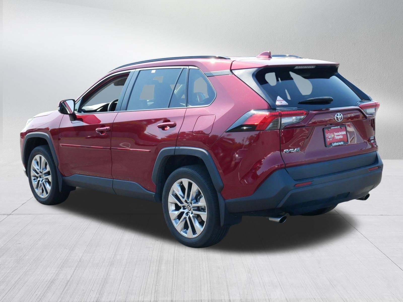Certified 2021 Toyota RAV4 XLE Premium AWD/4WD image 4