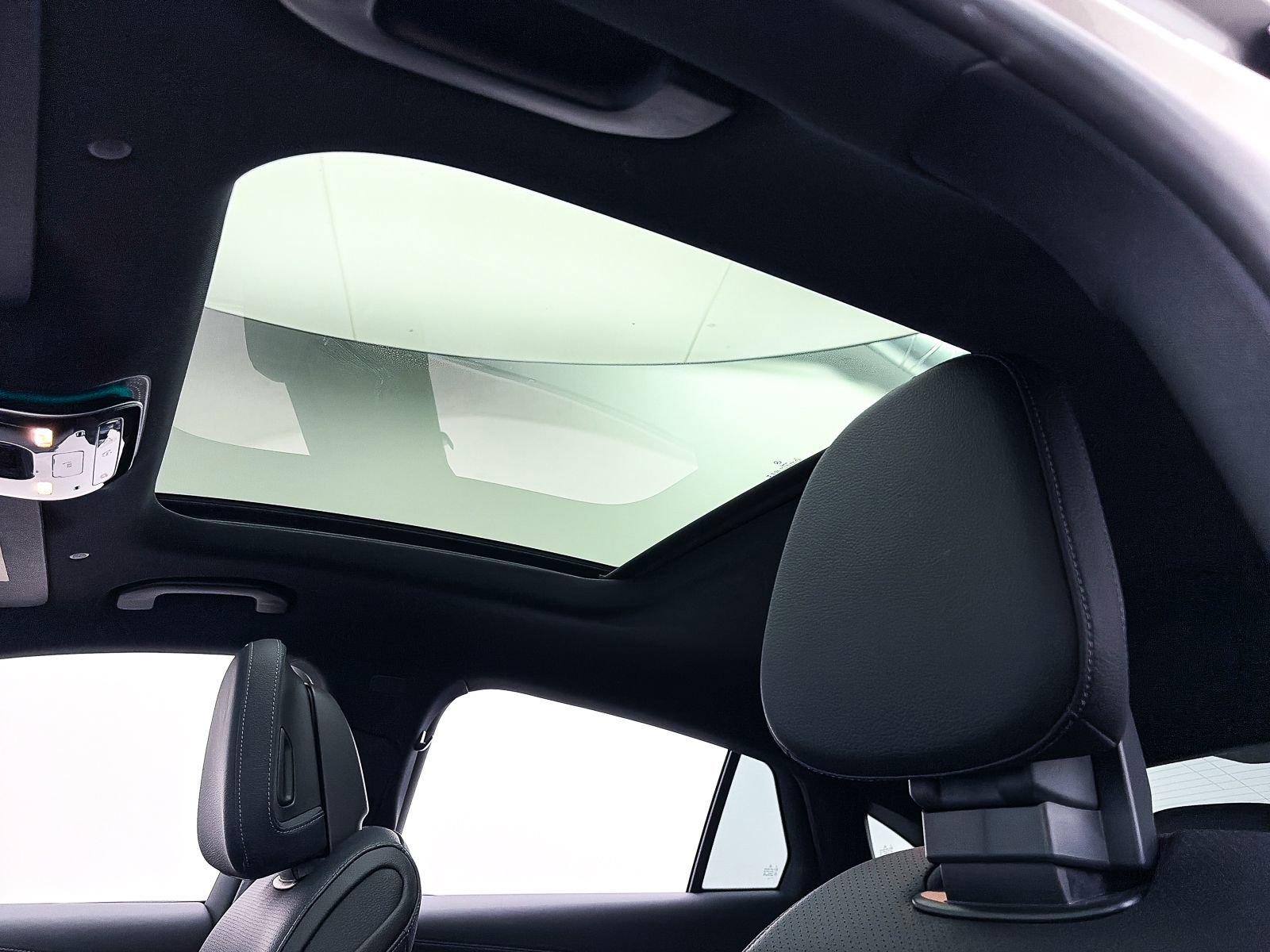 Used 2024 Mercedes-Benz GLC 300 4MATIC w/ AMG Line image 3