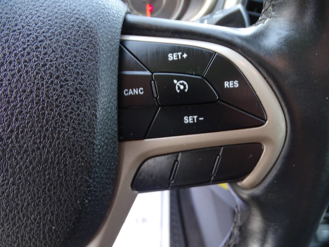 Used 2018 Jeep Cherokee Sport w/ Cold Weather Group AWD/4WD image 15