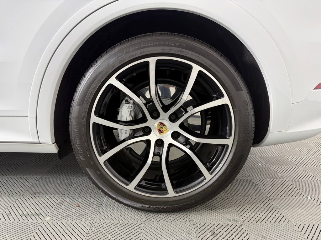Certified 2023 Porsche Cayenne Turbo image 12