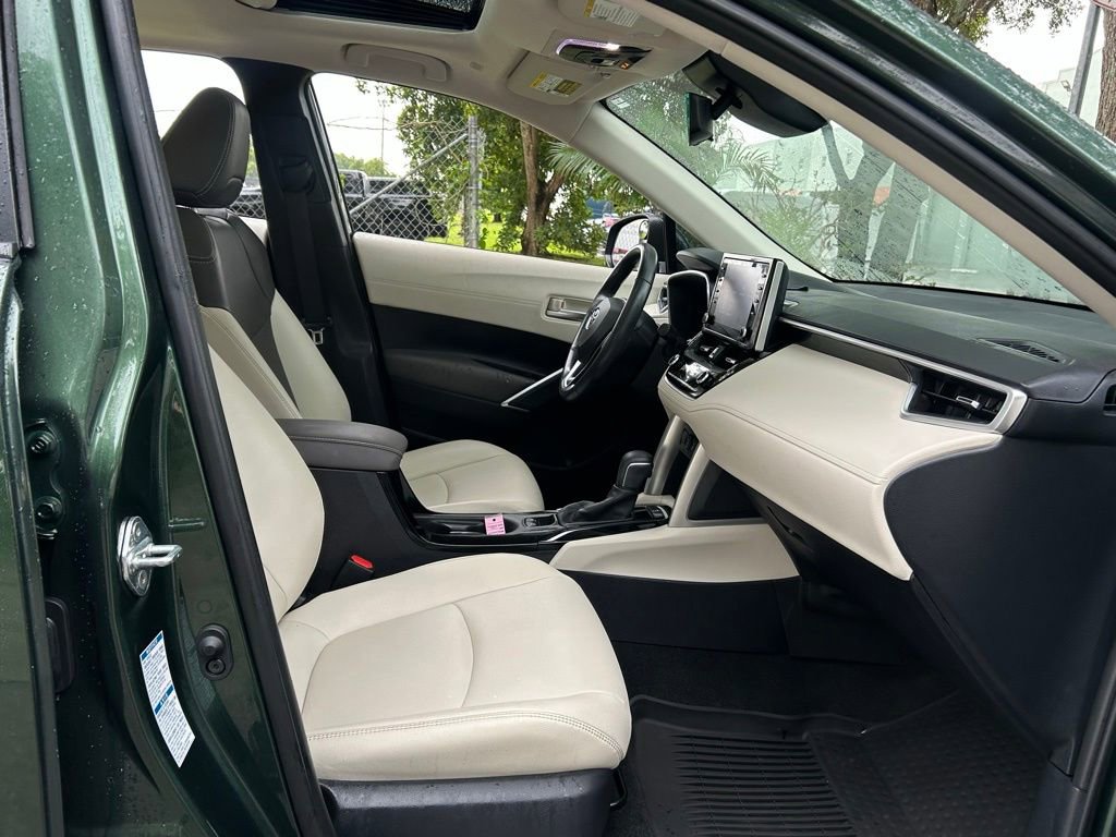 Used 2022 Toyota Corolla Cross XLE image 31