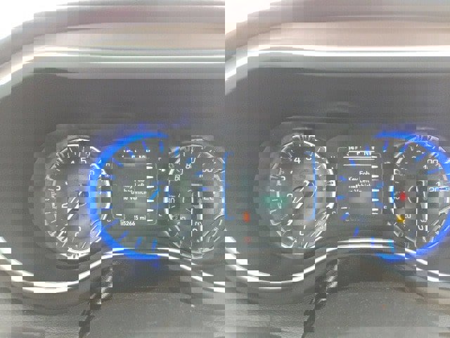 Used 2024 Chrysler Voyager LX image 26