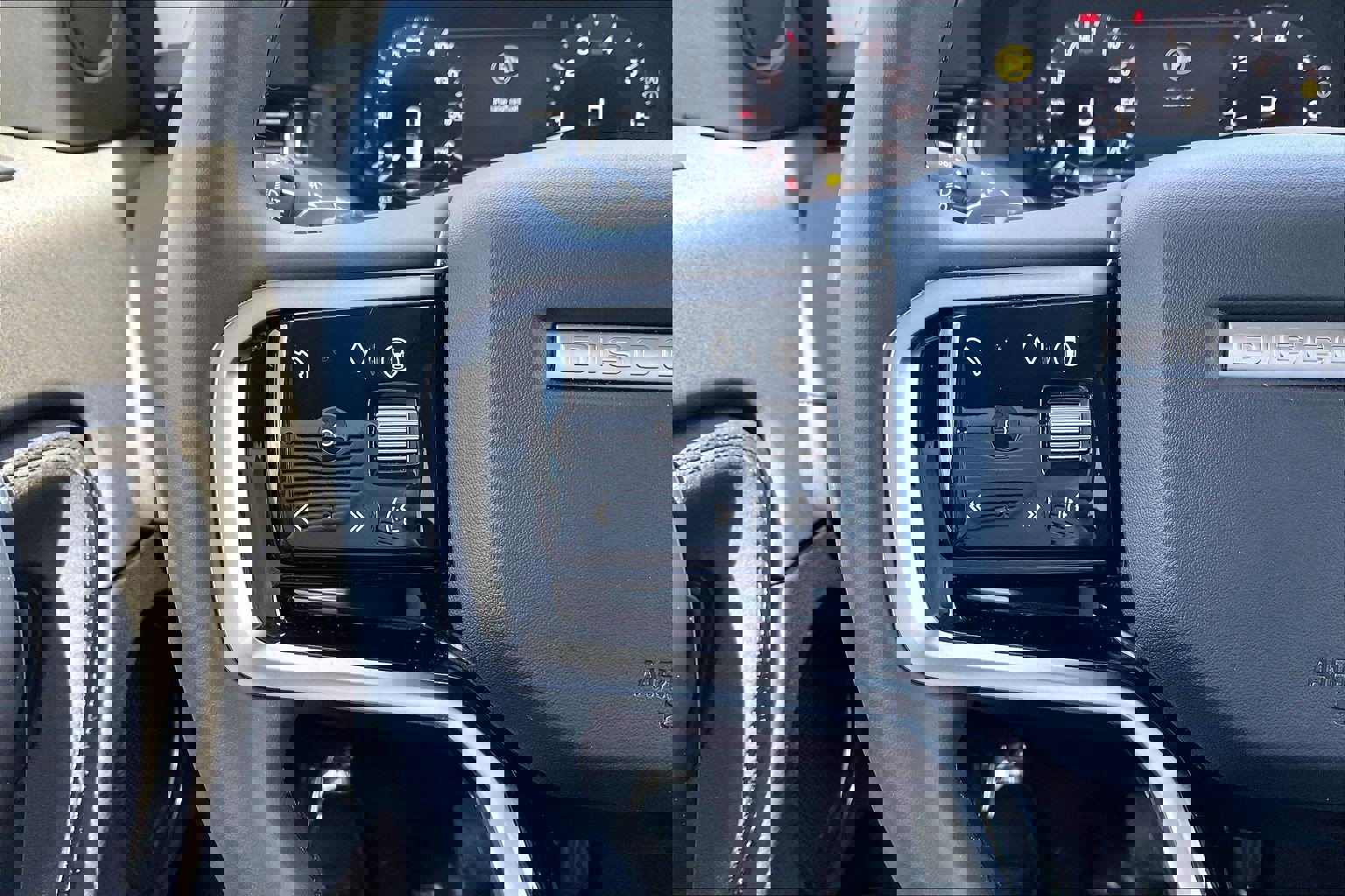 Certified 2025 Land Rover Discovery Sport S image 22