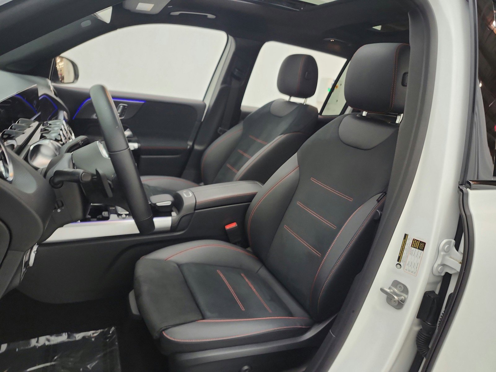 Used 2023 Mercedes-Benz GLB 250 image 10