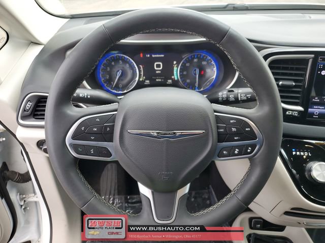Used 2023 Chrysler Pacifica Touring-L image 19