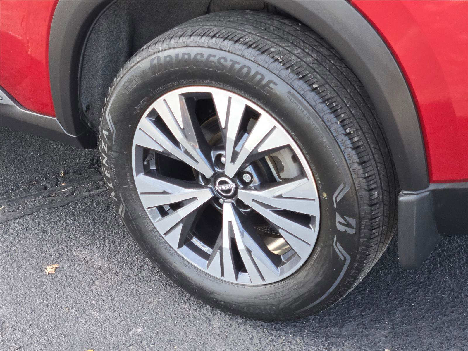 Used 2023 Nissan Rogue SV image 18