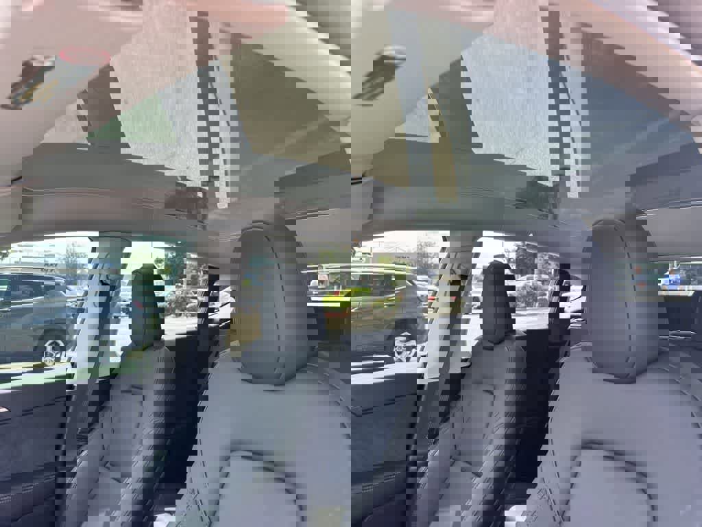 Used 2024 Tesla Model Y Performance AWD/4WD image 11