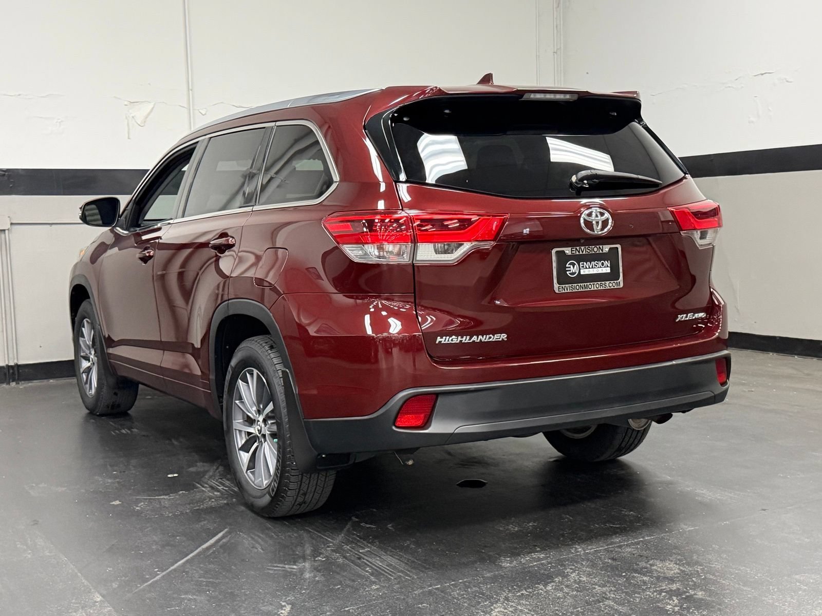 Used 2017 Toyota Highlander XLE AWD/4WD image 10