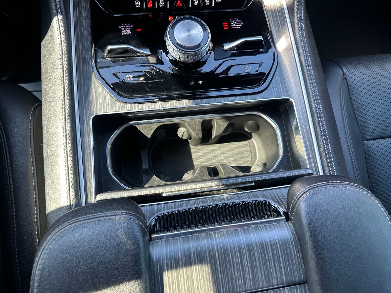 Used 2023 Jeep Wagoneer L Series III w/ Preferred Equipment Group image 42