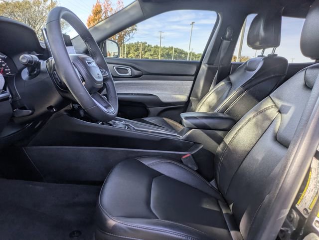 Used 2024 Jeep Compass Latitude image 27