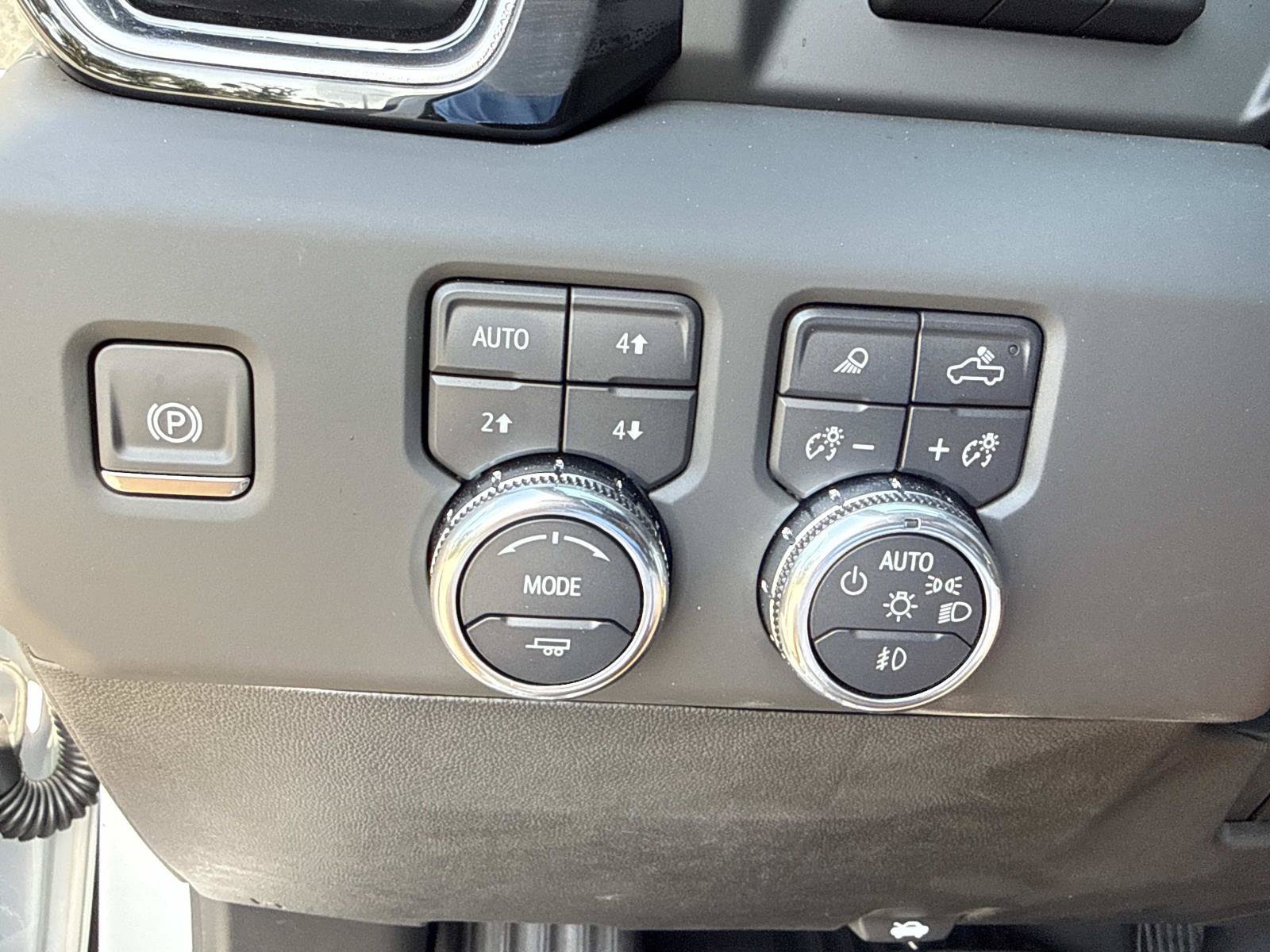 Used 2025 GMC Sierra 2500 Denali Ultimate AWD/4WD image 32