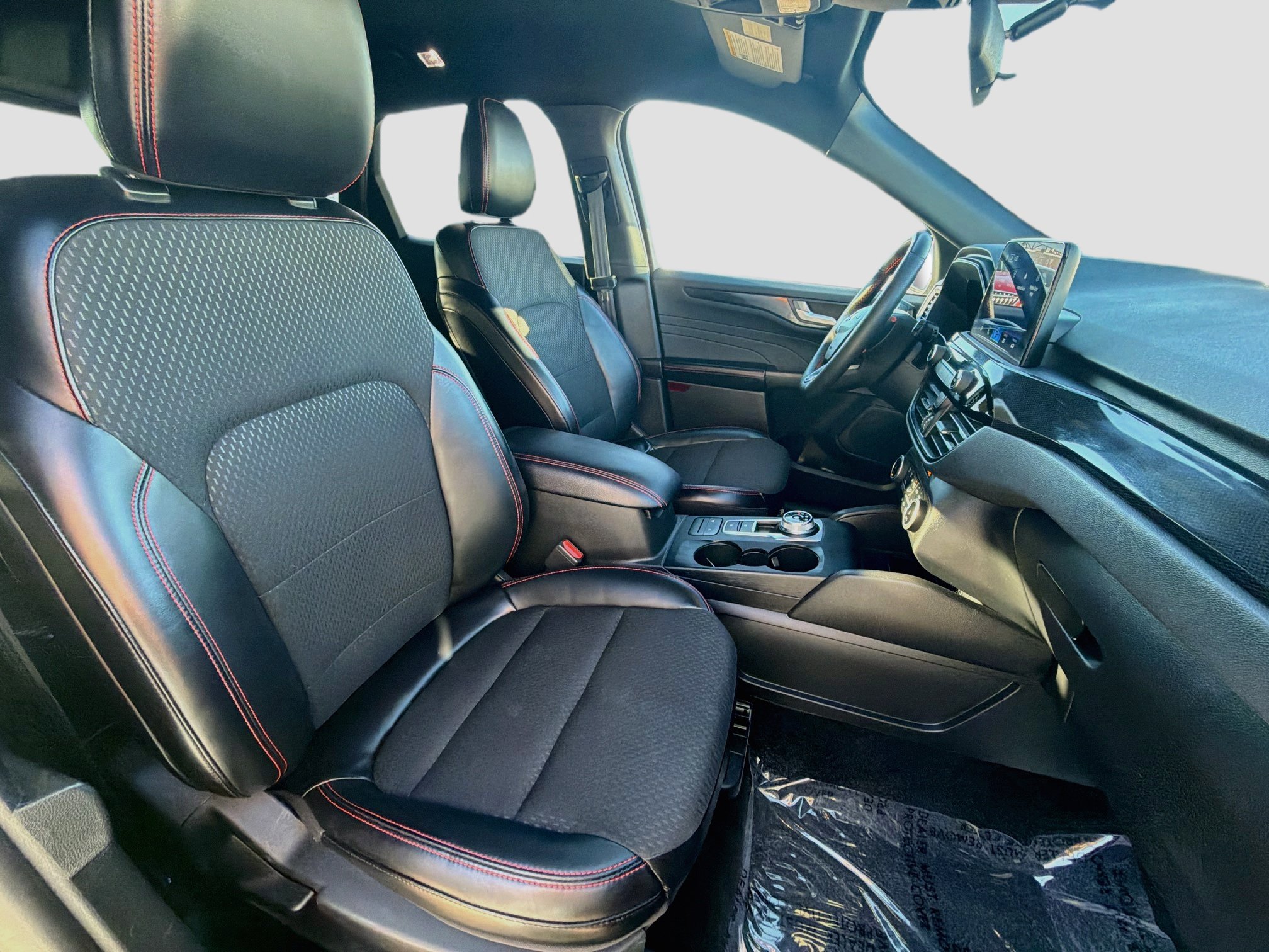 Used 2025 Ford Escape ST-Line Select AWD/4WD image 33