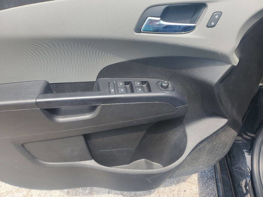 Used 2019 Chevrolet Sonic LT FWD image 15