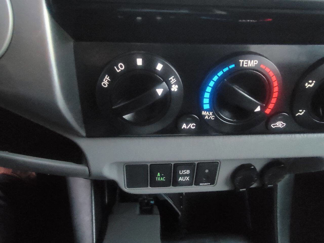 Used 2012 Toyota Tacoma 4x4 Double Cab image 28