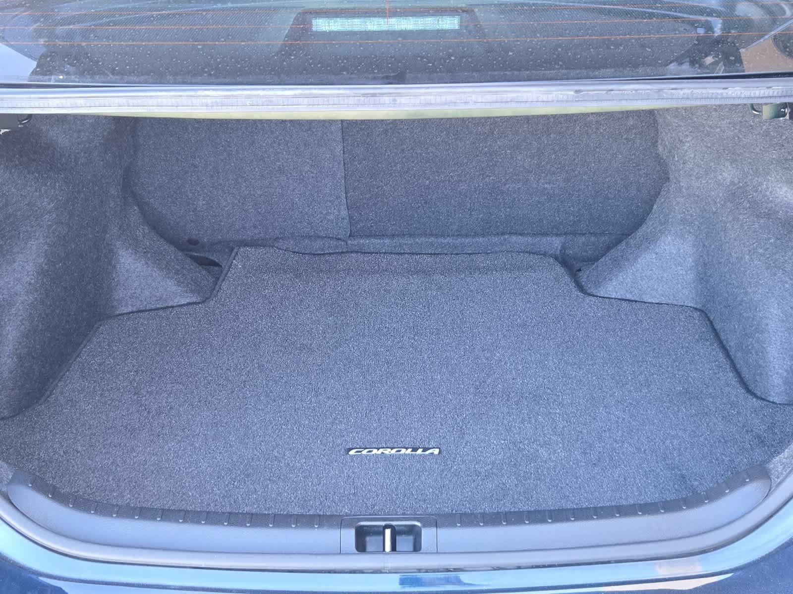 Used 2019 Toyota Corolla LE w/ Carpet Mat Package (TMS) FWD image 33