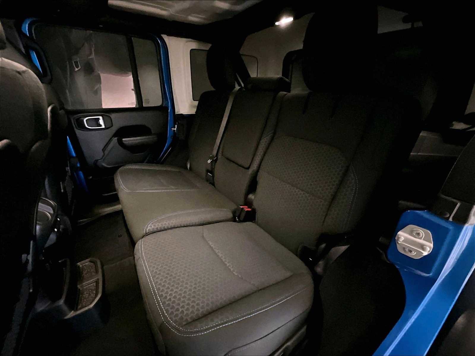 Used 2024 Jeep Wrangler Rubicon w/ Technology Group image 29