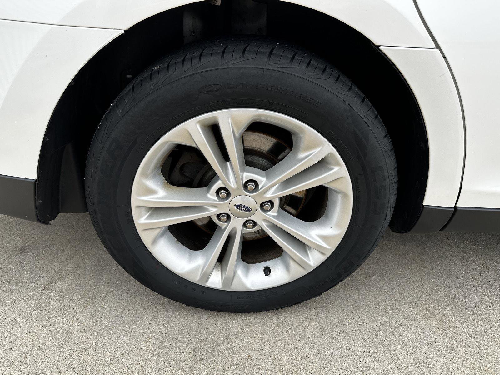 Used 2014 Ford Taurus SEL w/ Equipment Group 201A image 22