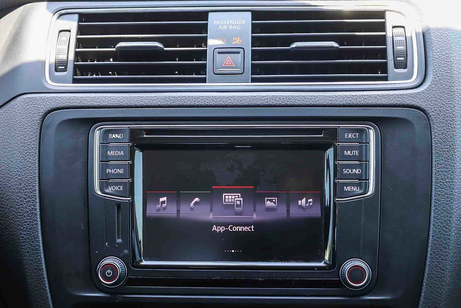 Used 2017 Volkswagen Jetta SE image 15