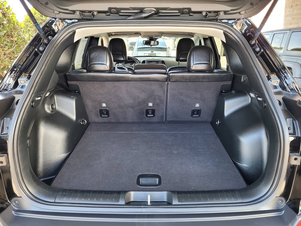 Used 2022 Jeep Cherokee Latitude AWD/4WD image 6
