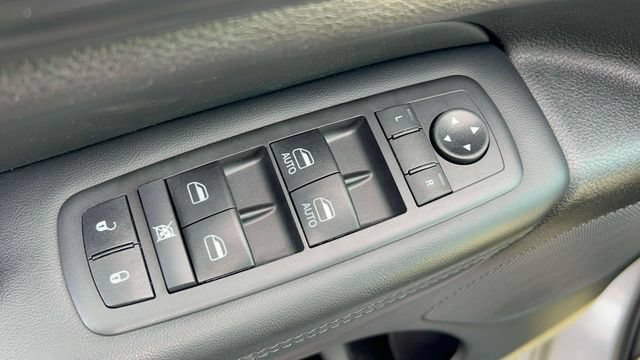 Used 2021 Jeep Grand Cherokee Laredo X AWD/4WD image 24
