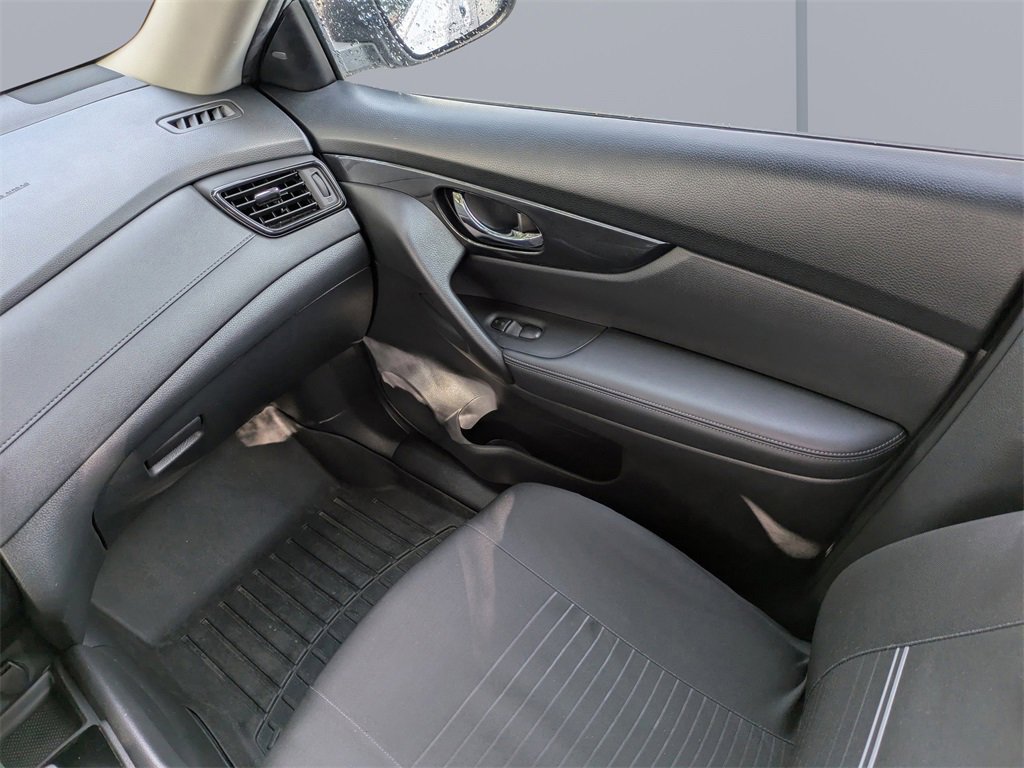 Used 2018 Nissan Rogue SV w/ Premium Package image 17
