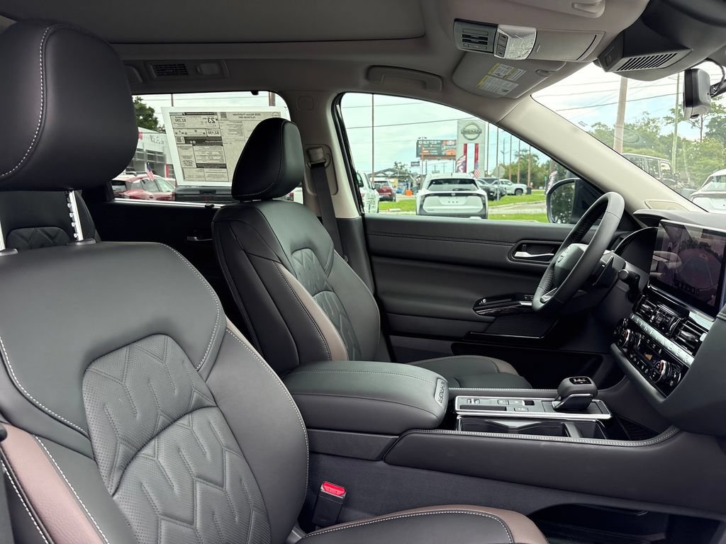 New 2026 Nissan Pathfinder Platinum FWD image 27