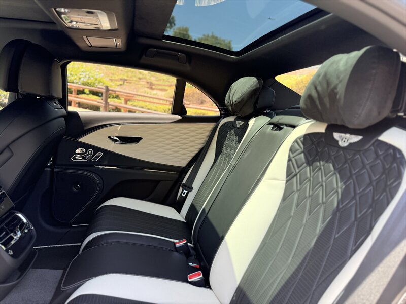 Used 2023 Bentley Flying Spur S V8 AWD/4WD image 18