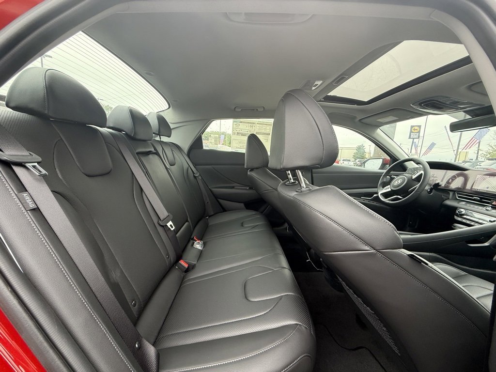 New 2025 Hyundai Elantra Limited image 16