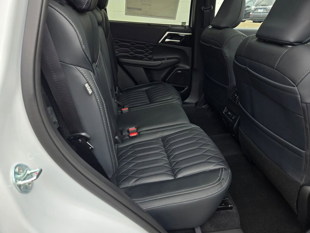 New 2026 Mitsubishi Outlander SEL AWD/4WD image 8