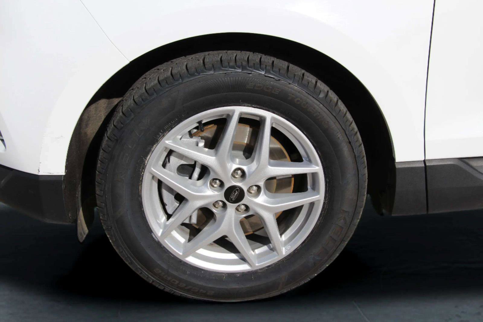 Used 2024 Ford Edge SEL image 9