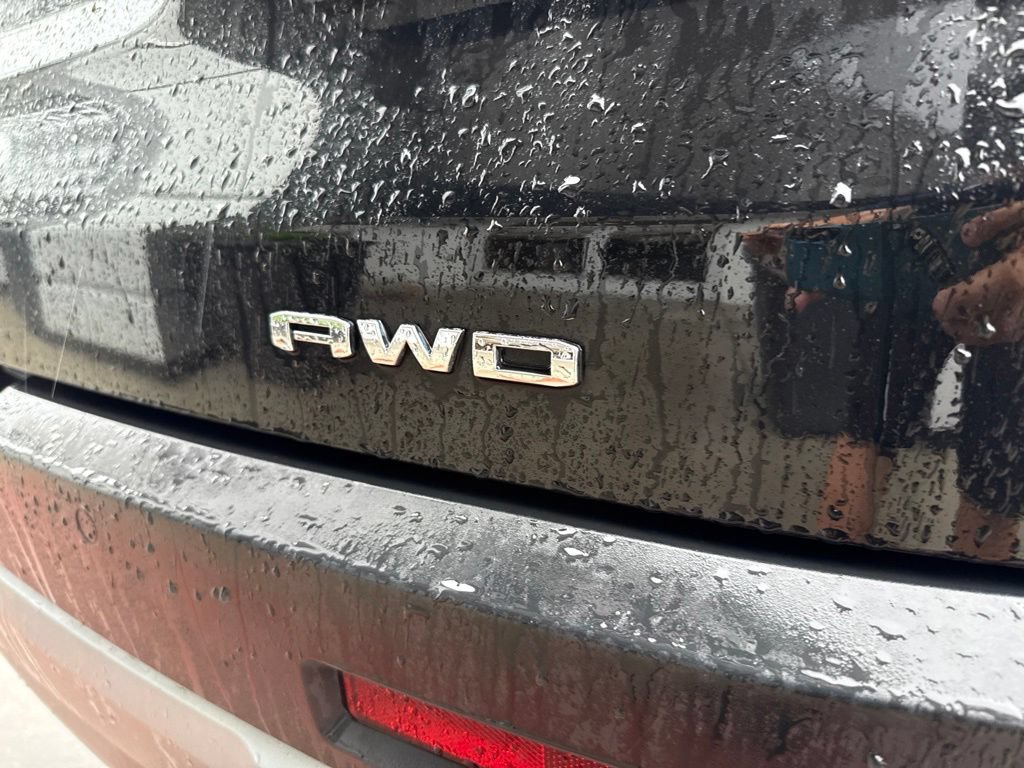 Used 2023 GMC Acadia SLT AWD/4WD image 11