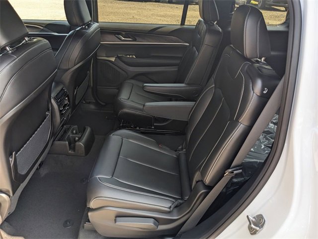 New 2024 Jeep Grand Cherokee L Limited image 10