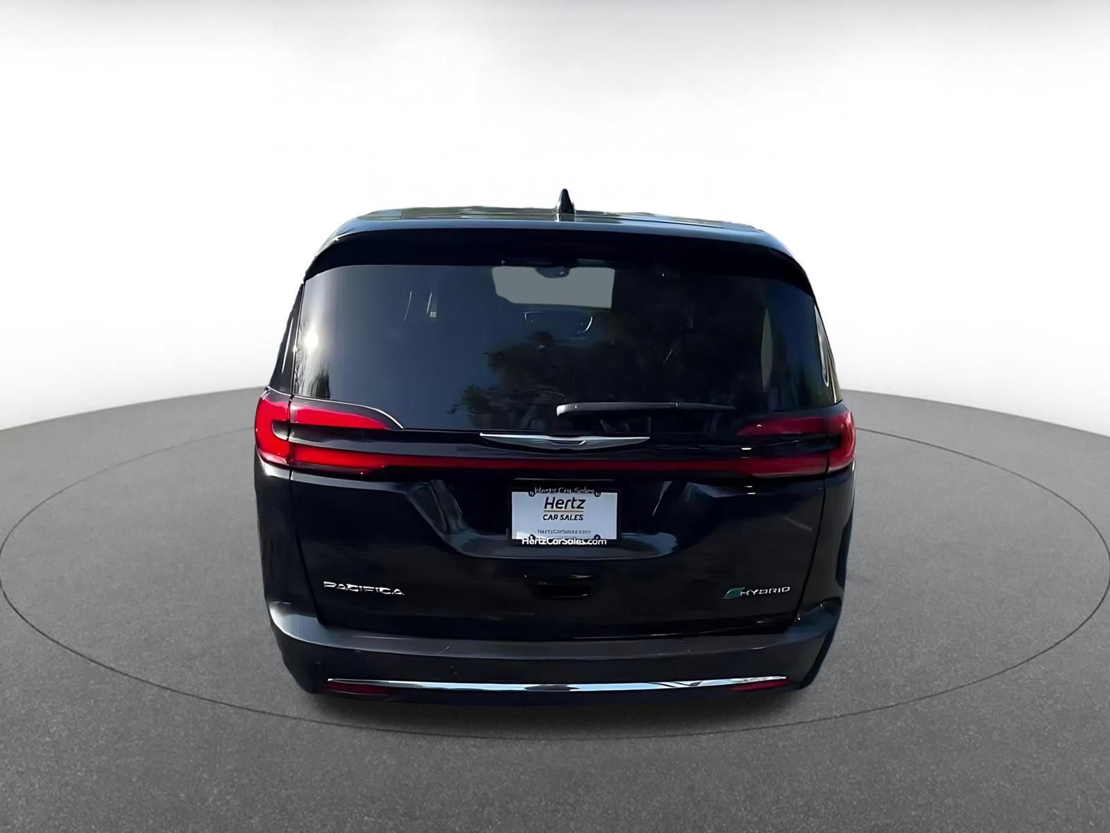 Used 2023 Chrysler Pacifica Touring-L FWD image 12