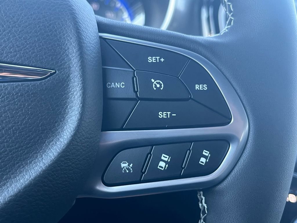 New 2026 Chrysler Pacifica Select image 10