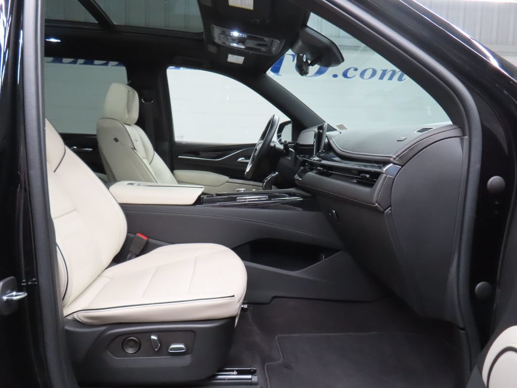 Used 2022 Cadillac Escalade ESV Sport w/ Touring Package AWD/4WD image 39