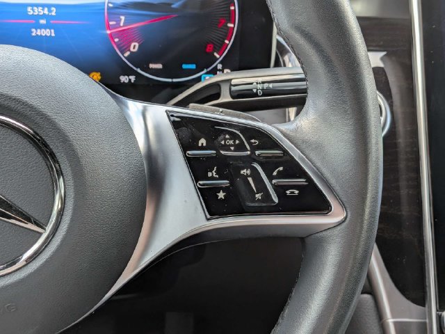 Used 2025 Mercedes-Benz GLC 300 4MATIC image 23